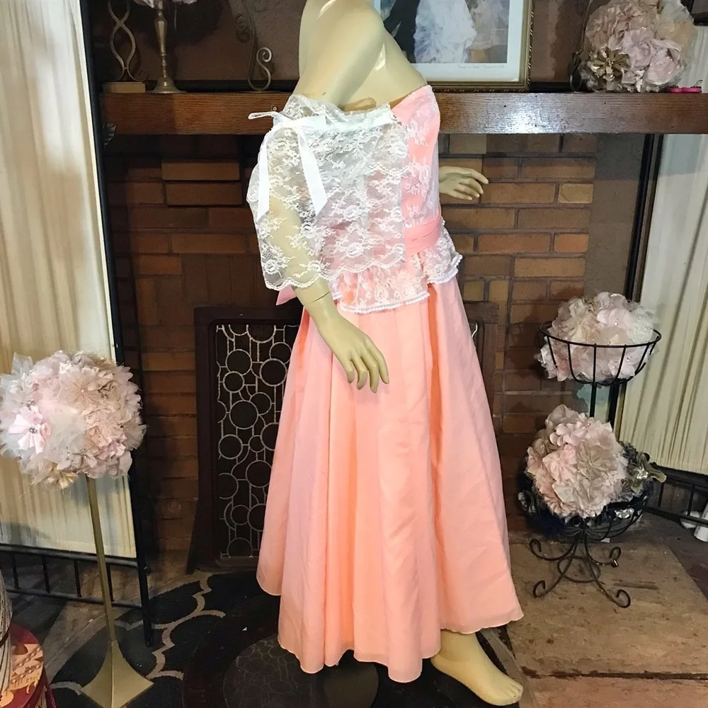 VINTAGE MID TO LATE 70'S PEACH OFF-THE-SHOULDER LACEY PARTY DRESS (M) - Picture 4 of 14